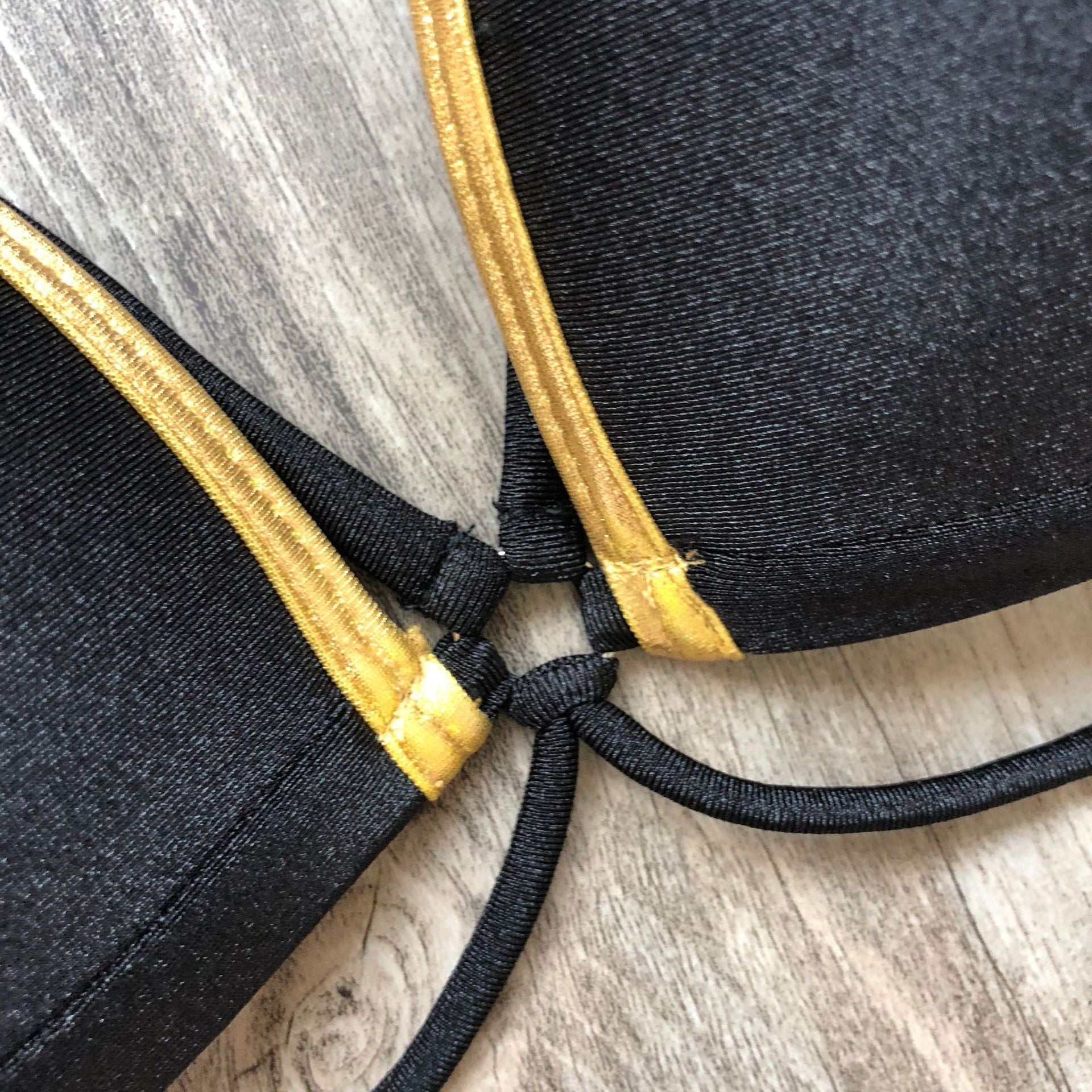 Bronzage bikini Noir et Or - Prestige SXM